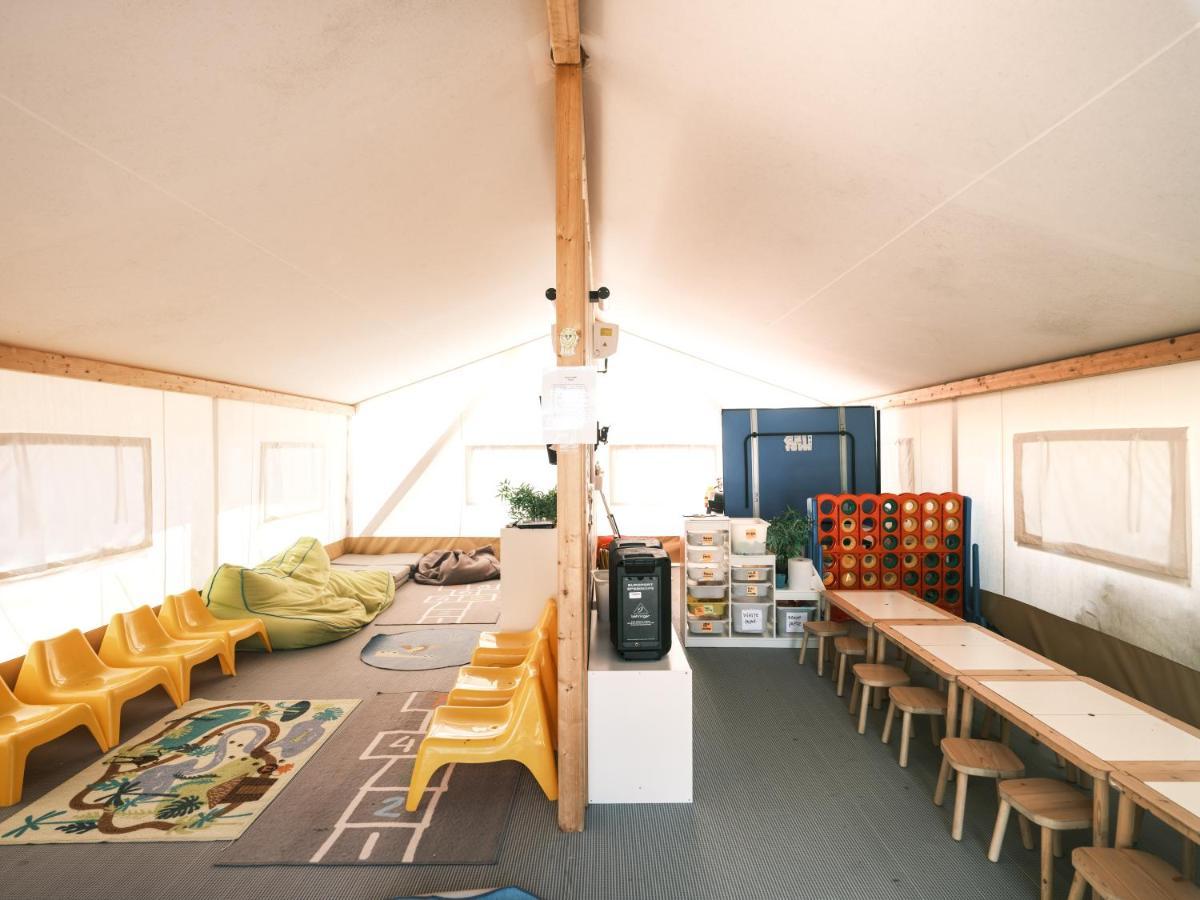 Falkensteiner Premium Mobile Homes And Camping Zadar Eksteriør billede The interior of a tent at the camp