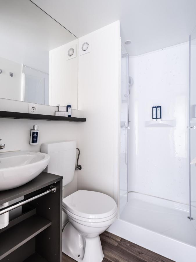 Falkensteiner Premium Mobile Homes And Camping Zadar Eksteriør billede A shower cubicle