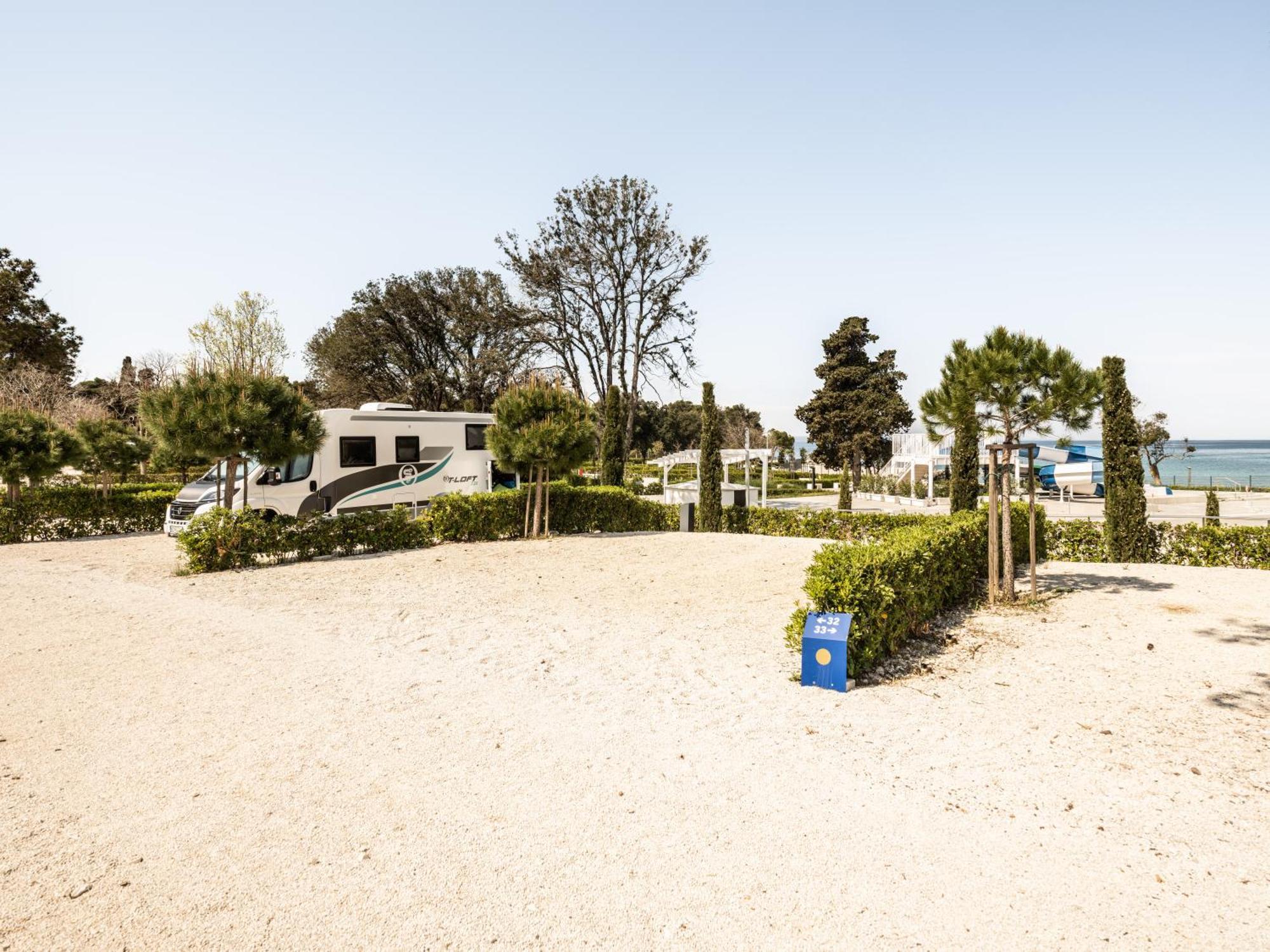 Falkensteiner Premium Mobile Homes And Camping Zadar Eksteriør billede Camping in France