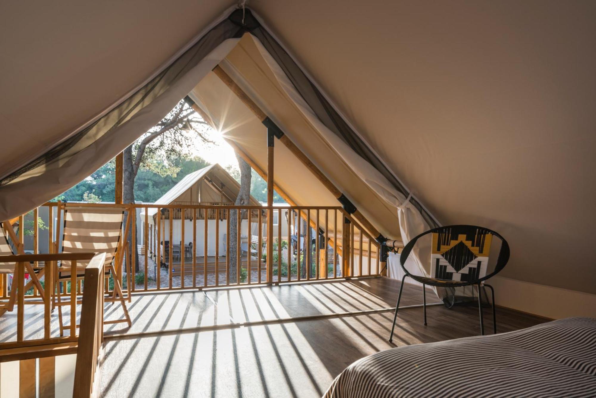 Falkensteiner Premium Mobile Homes And Camping Zadar Værelse billede Interior of a tent at the resort