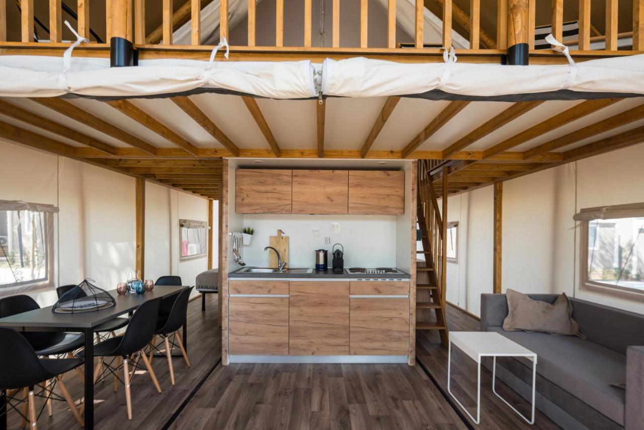 Falkensteiner Premium Mobile Homes And Camping Zadar Eksteriør billede Interior of a tiny home